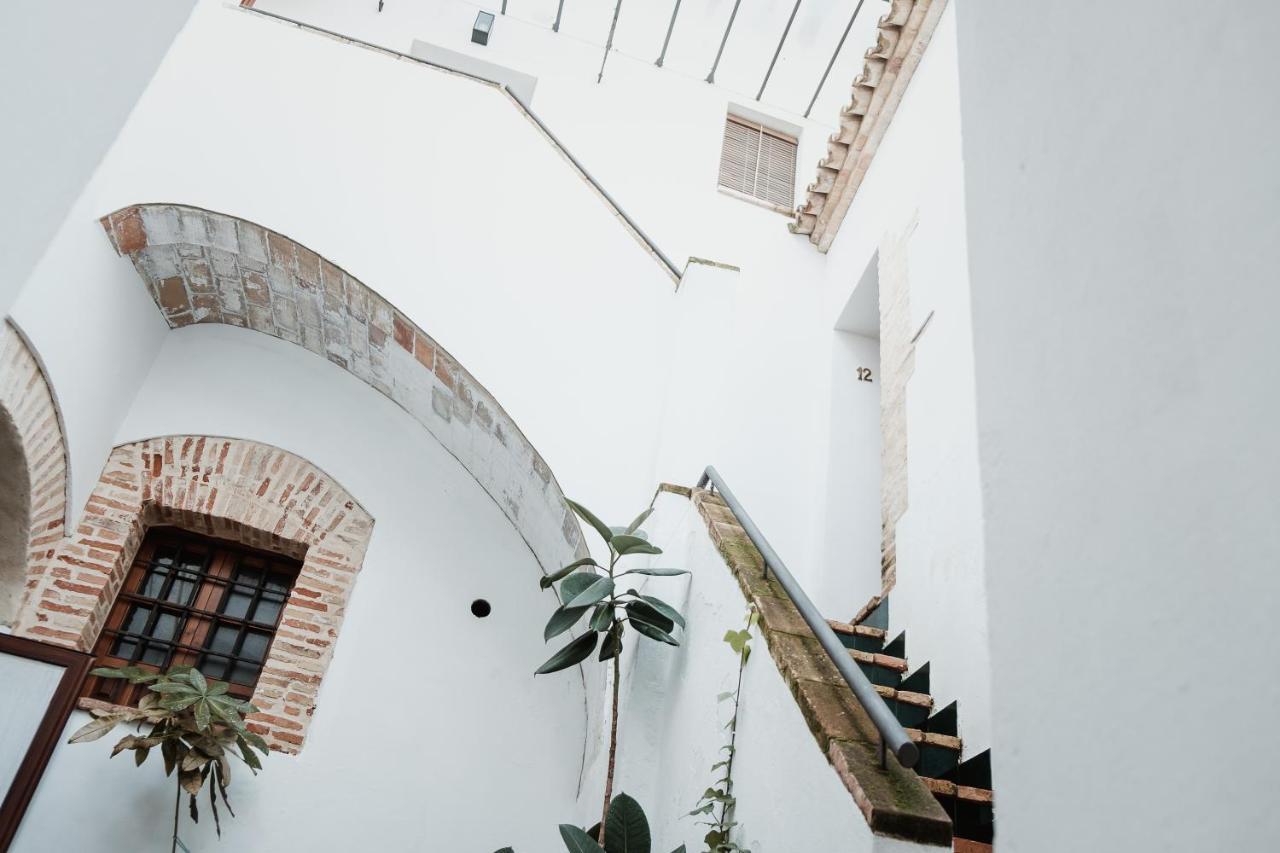 Frenteabastos Cafe & Guest house
